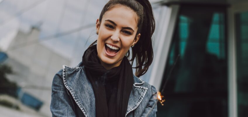 Glad pige efter psykoterapi